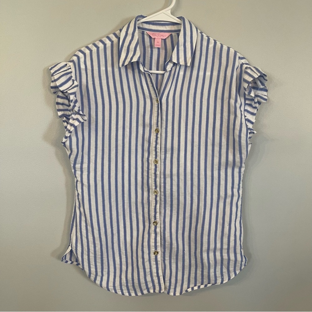 Lilly Pulitzer button up top size XS.